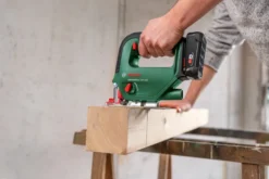 Bosch UniversalSaw 18V-100 akku stiksav