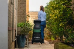 Bosch UniversalShredder 2x18V-25 kompostkværn 4,0 Ah