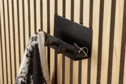 Hylde m/knager til akustikpanel sort