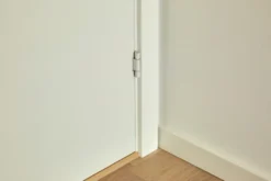 Indfatning glat hvid - 14 x 65 x 2200 mm