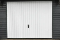 Jyde stålvippeport 248 x 209 cm hvid