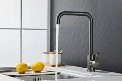 Køkkenarmatur m/kantet tud gunmetal