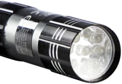 Lommelygte med 9 LED - AutoZone®
